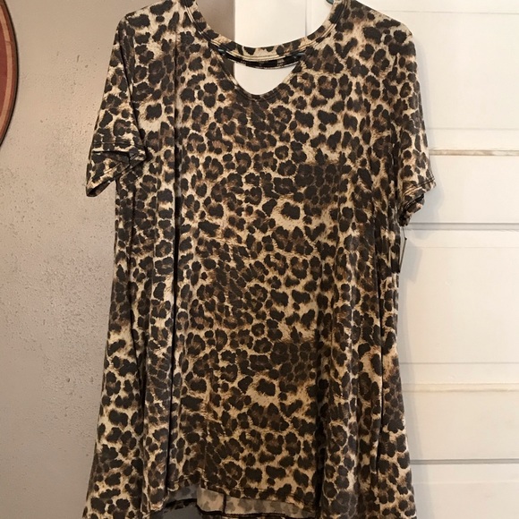 Leopard Keyhole Tee - Picture 2 of 2